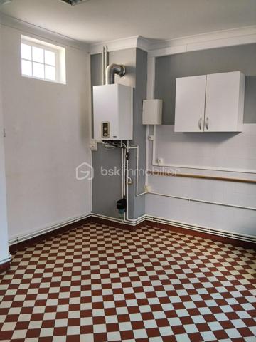 *** Idéal Investissement locatif ***

*** PONT A MOUSSON, centre ville, à 2 pas de la Place Duroc ***
*** Appartement en Duplex de 62m2, 2 chambres, 2 WC, cuisine, salon, au calme. ***

Chauffage individuel Gaz, très faibles charges de copropriété.