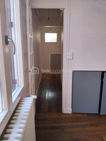 *** Idéal Investissement locatif ***

*** PONT A MOUSSON, centre ville, à 2 pas de la Place Duroc ***
*** Appartement en Duplex de 62m2, 2 chambres, 2 WC, cuisine, salon, au calme. ***

Chauffage individuel Gaz, très faibles charges de copropriété.