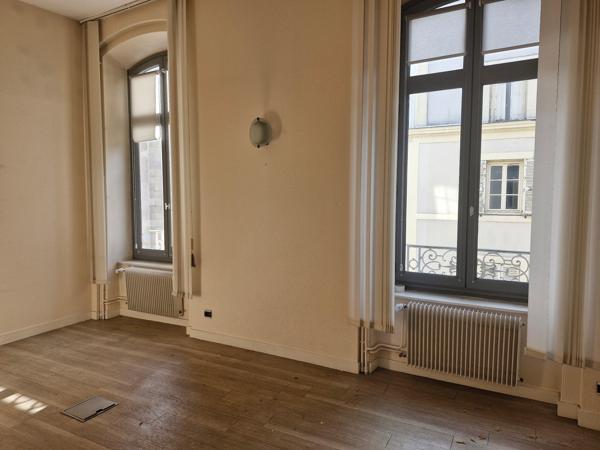 Immeuble
        
        - 814 m² 1 095 000 € *