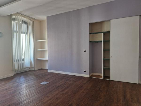 Immeuble
        
        - 814 m² 1 095 000 € *