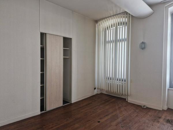 Immeuble
        
        - 814 m² 1 095 000 € *
