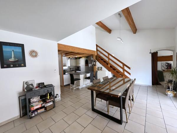 Maison
         6 pièces
        - 115 m² 395 500 € *