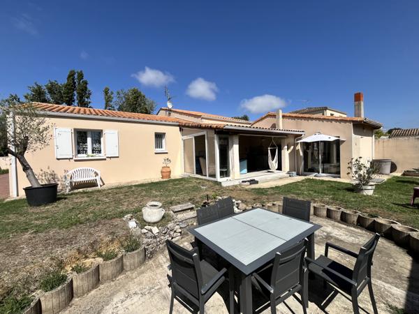 Maison
         6 pièces
        - 115 m² 395 500 € *