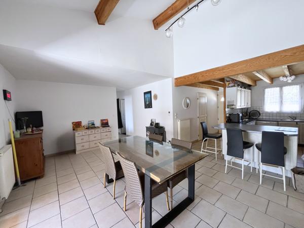 Maison
         6 pièces
        - 115 m² 395 500 € *