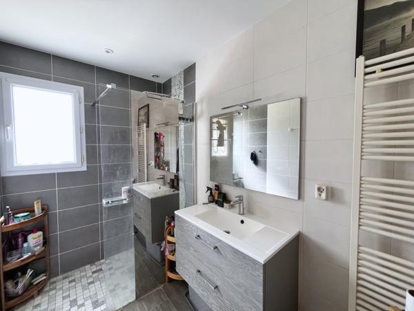 Maison
         6 pièces
        - 115 m² 395 500 € *