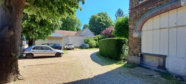 A vendre : Appartement de charme spacieux et lumineux au coeur d Etampes