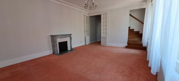 A vendre : Appartement de charme spacieux et lumineux au coeur d Etampes