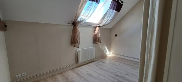 A vendre : Appartement de charme spacieux et lumineux au coeur d Etampes