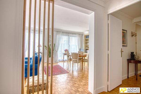 Versailles Rive-Droite Appartement 6 pièces 132.75 m² carrez situé au 2ème étage avec ascenseur et parking €945 000 ** - Référence 26650