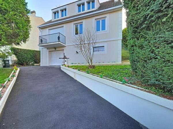 ESBLY - Maison 6 pièces de 130 m² sur terrain de 700 m²