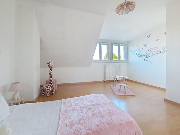 ESBLY - Maison 6 pièces de 130 m² sur terrain de 700 m²