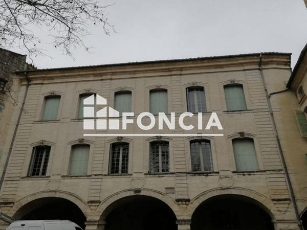 Location Appartement 4 pièces 119 m² - 26 PLACE AUX HERBES Uzes 30700