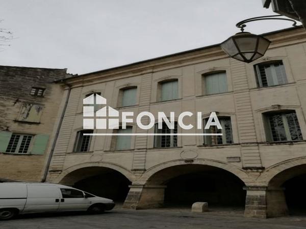 Location Appartement 4 pièces 119 m² - 26 PLACE AUX HERBES Uzes 30700