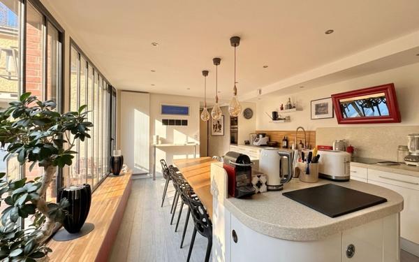 Maison à vendre    9 pièces • 236 m2 Chartres