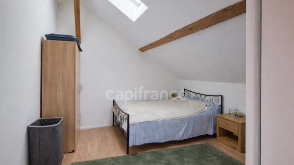 Maison à vendre 15 pièces CROZET (01)
