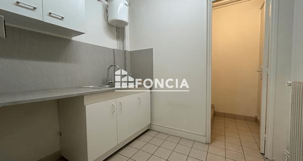 Location Local commercial 3 pièces 50 m² - Chatou 78400