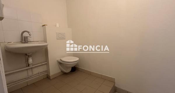Location Local commercial 3 pièces 50 m² - Chatou 78400