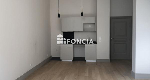 Location Appartement 2 pièces 43.4 m² - Versailles 78000