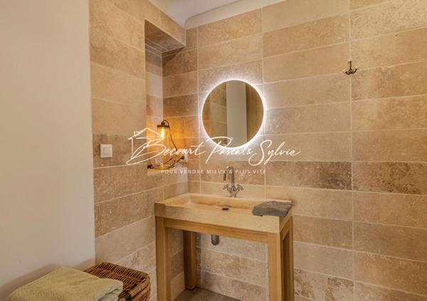 Villa Carpentras (84200) 6 pièce(s) 160 m2 +T2 indépendant  50m2 env. et piscine