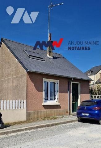 MALICORNE SUR SARTHE : MAISON DE BOURG avec jardinet  et sur terrain 95 m²