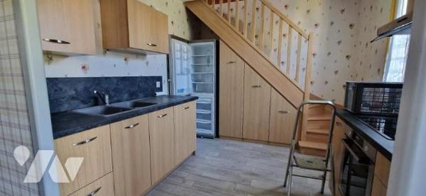 MALICORNE SUR SARTHE : MAISON DE BOURG avec jardinet  et sur terrain 95 m²