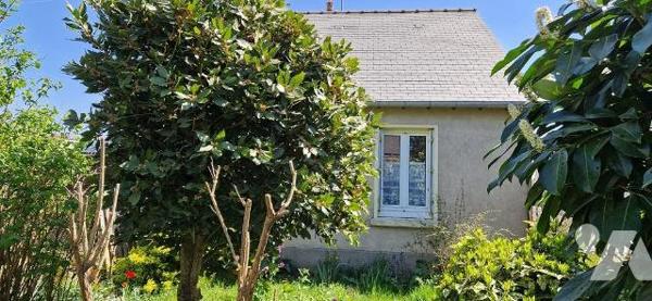 MALICORNE SUR SARTHE : MAISON DE BOURG avec jardinet  et sur terrain 95 m²