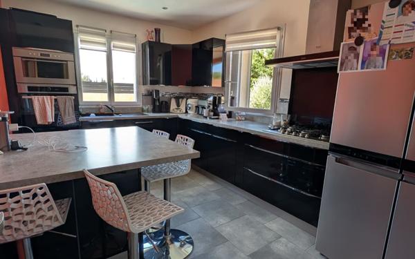 Maison à vendre    5 pièces •  Jonquières-Saint-Vincent