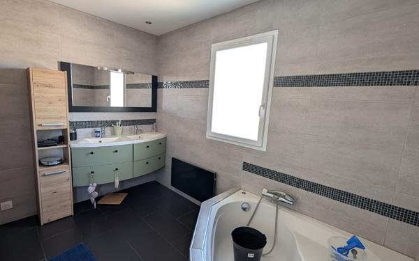 Maison à vendre    5 pièces •  Jonquières-Saint-Vincent