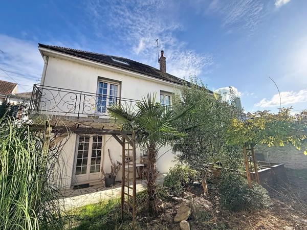 À vendre - Maison individuelle, 8 pièces située à Tours (37000)