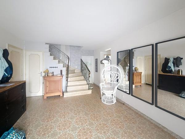 À vendre - Maison individuelle, 8 pièces située à Tours (37000)