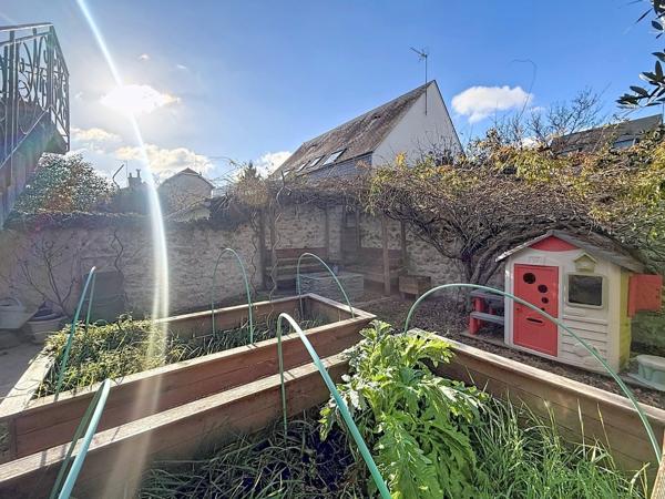 À vendre - Maison individuelle, 8 pièces située à Tours (37000)