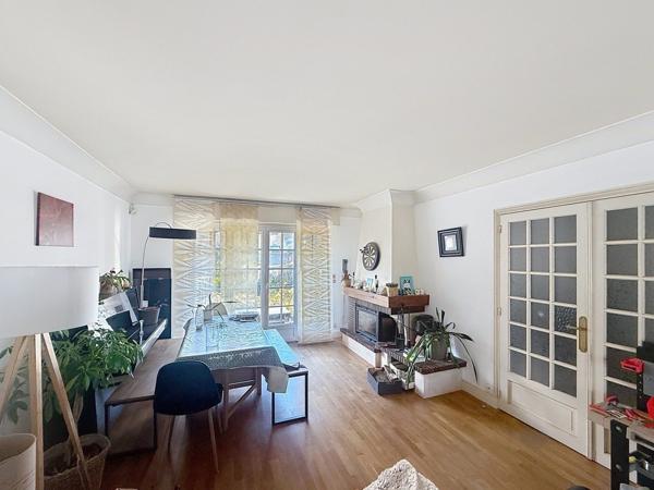 À vendre - Maison individuelle, 8 pièces située à Tours (37000)