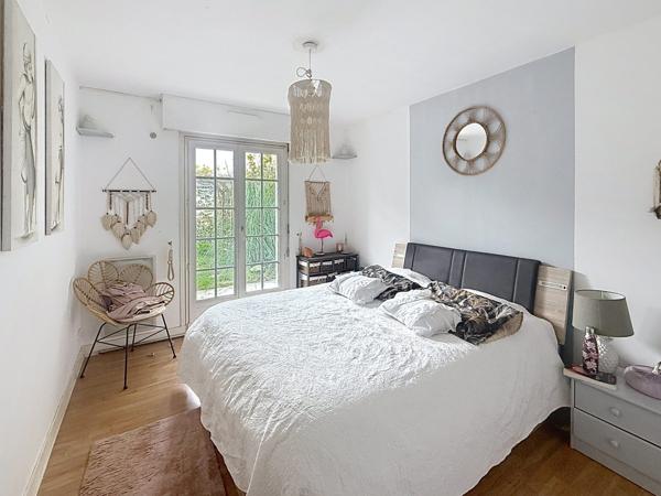 À vendre - Maison individuelle, 8 pièces située à Tours (37000)