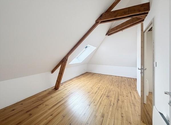 À vendre - Maison individuelle, 8 pièces située à Tours (37000)