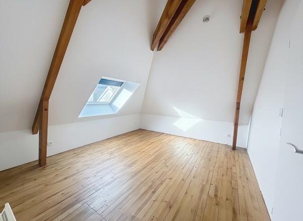 À vendre - Maison individuelle, 8 pièces située à Tours (37000)