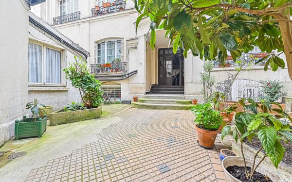 Appartement à vendre    2 pièces • 62,32 m2 Paris 10