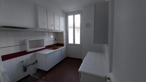 Hyères (83400) T2 centre ville de Hyères avec travaux