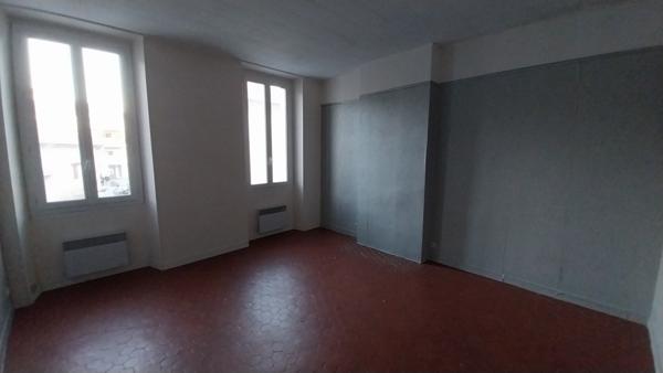 Hyères (83400) T2 centre ville de Hyères avec travaux