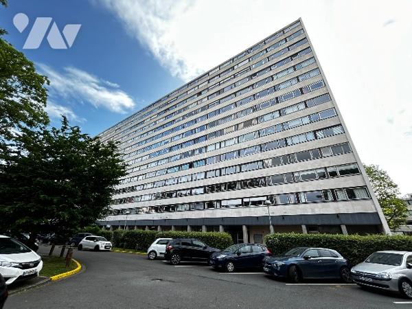 LILLE SAINT-MAUR – Superbe T4 de 97 m² avec terrasse, vue dégagée, garage et ascenseur.