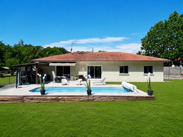 Maison
         5 pièces
        - 145 m² 410 000 €*