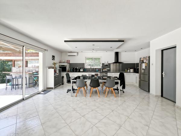 Maison
         5 pièces
        - 145 m² 410 000 €*