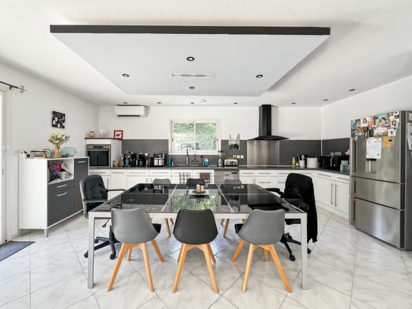 Maison
         5 pièces
        - 145 m² 410 000 €*