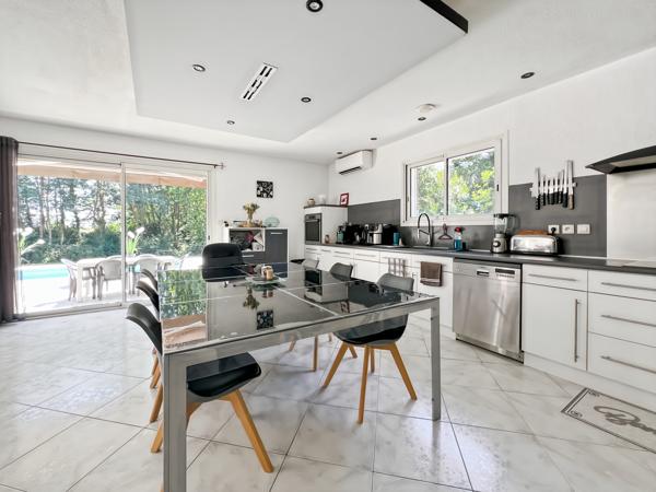Maison
         5 pièces
        - 145 m² 410 000 €*