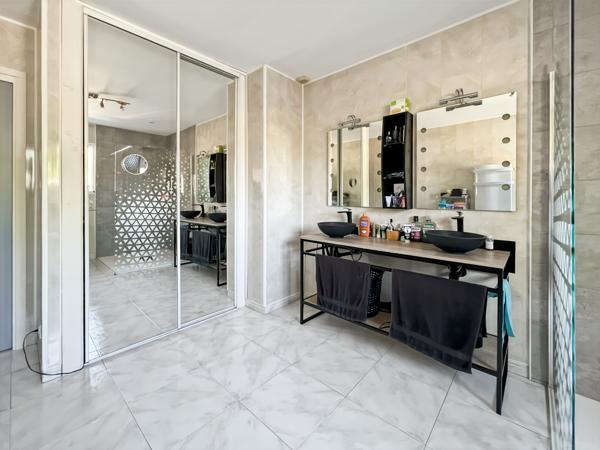Maison
         5 pièces
        - 145 m² 410 000 €*