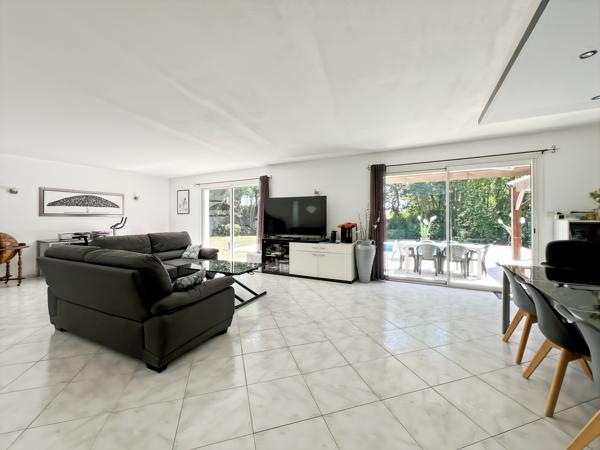 Maison
         5 pièces
        - 145 m² 410 000 €*
