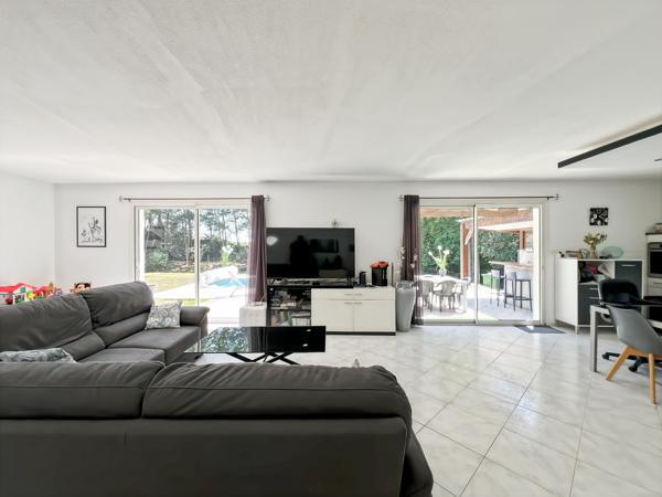 Maison
         5 pièces
        - 145 m² 410 000 €*