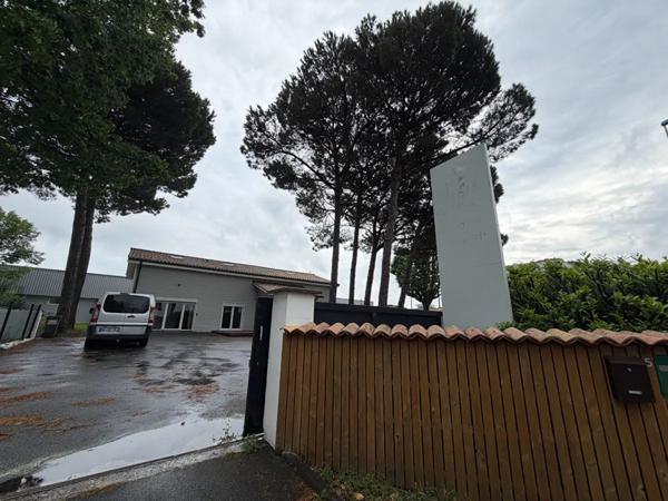 Le Haillan - Local / Bureau 220 m²