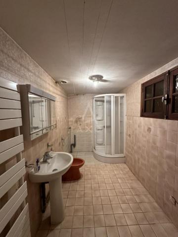 Maison 3 chambres avec terrain de 8214 m2