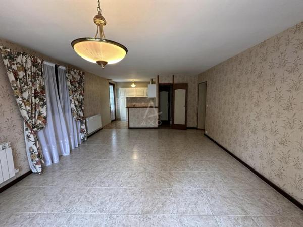 Maison 3 chambres avec terrain de 8214 m2