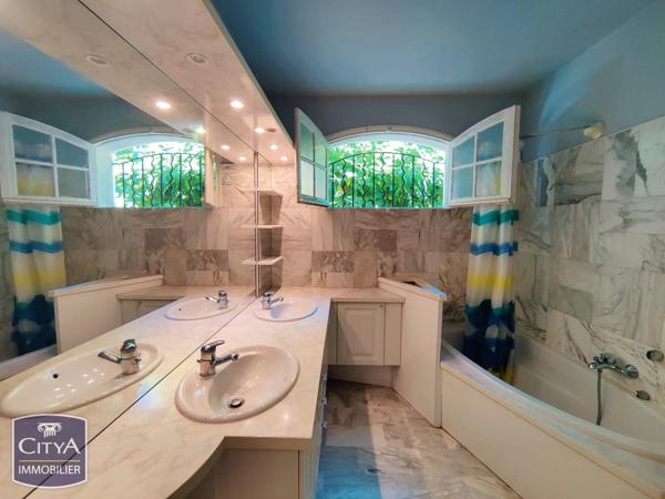 Maison à vendre 7 pièces 164.7m² Nîmes (30000)